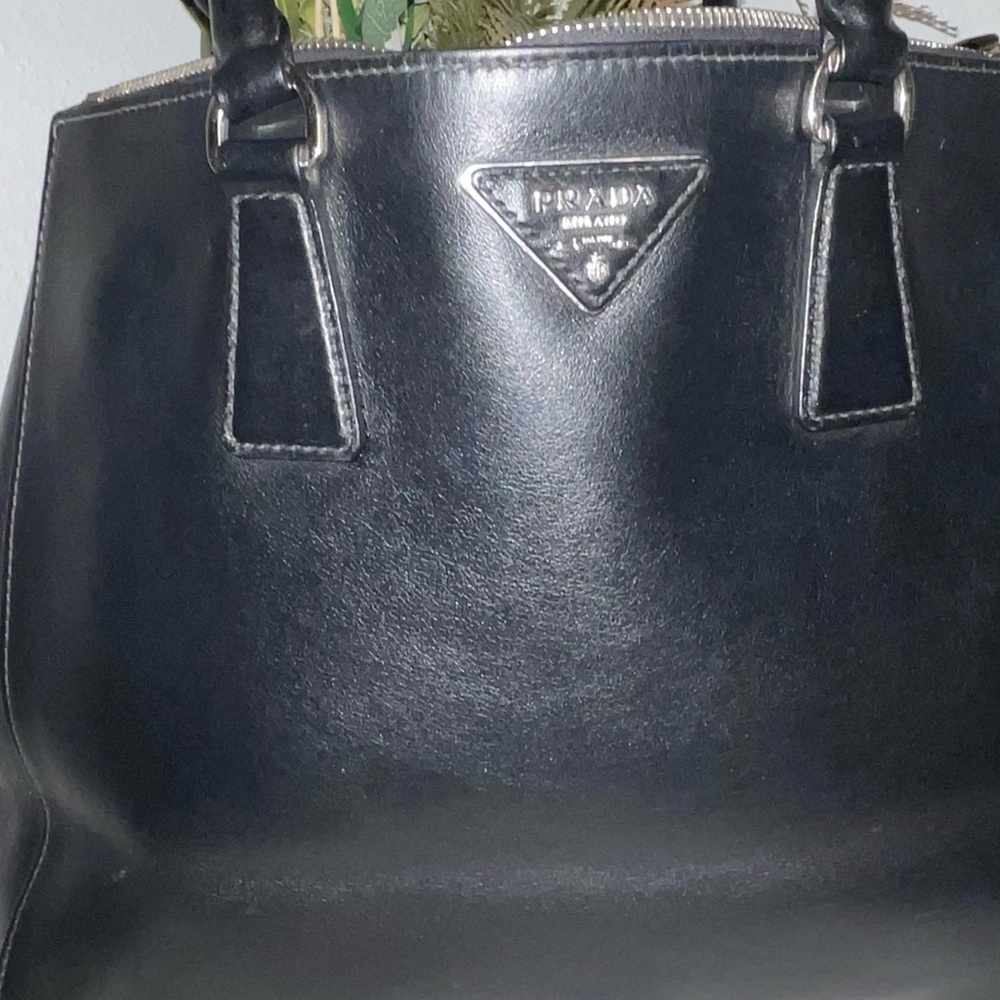 Sold - Vintage Prada purse with 2 zipper compartments - Picture 15 of 16